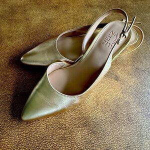Naturalizer Sling Back. Dark Gold. Like New. Worn once.